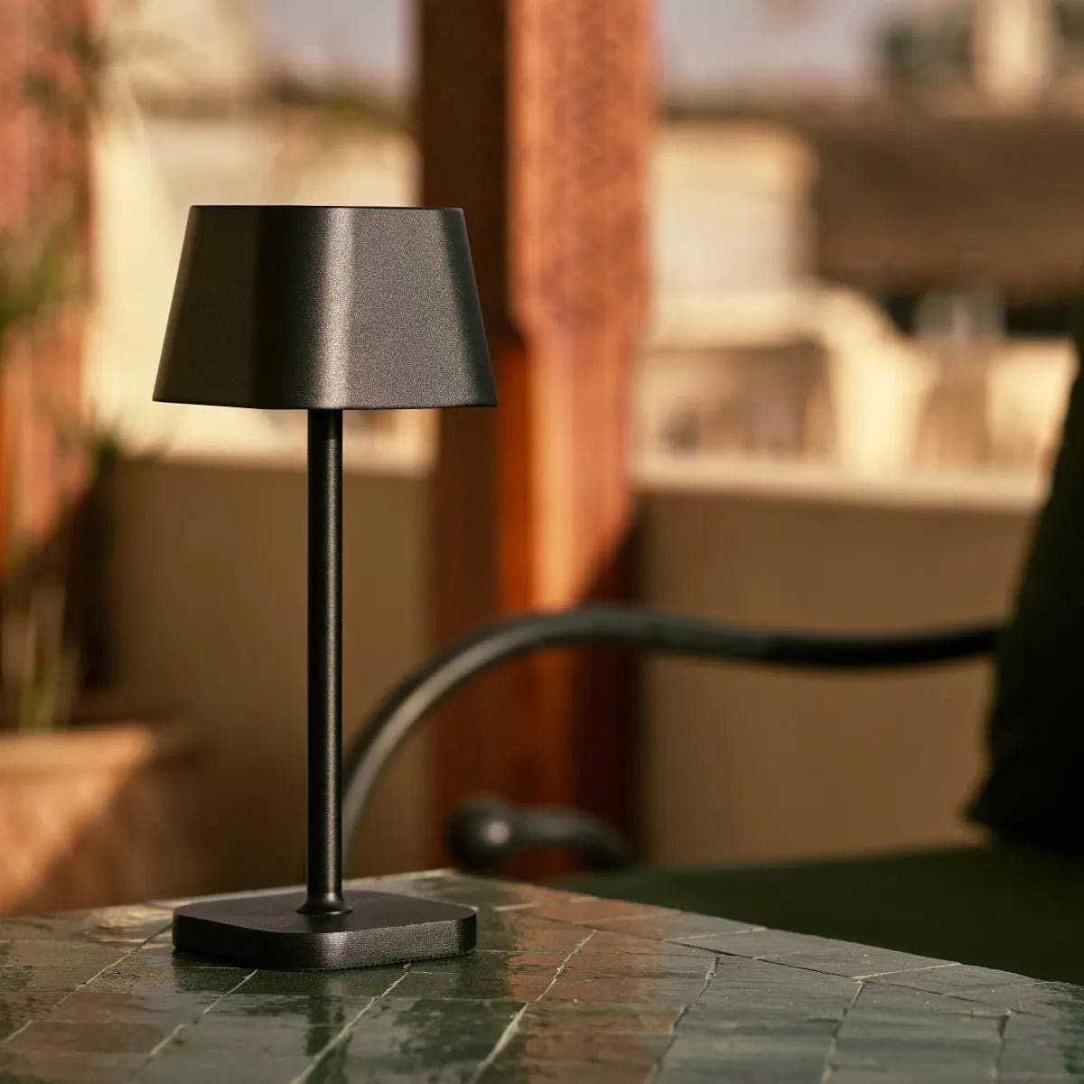 Lampe de table sans fil rechargeable Ava Black – Design minimaliste et lumière modulable (pièce neuve)