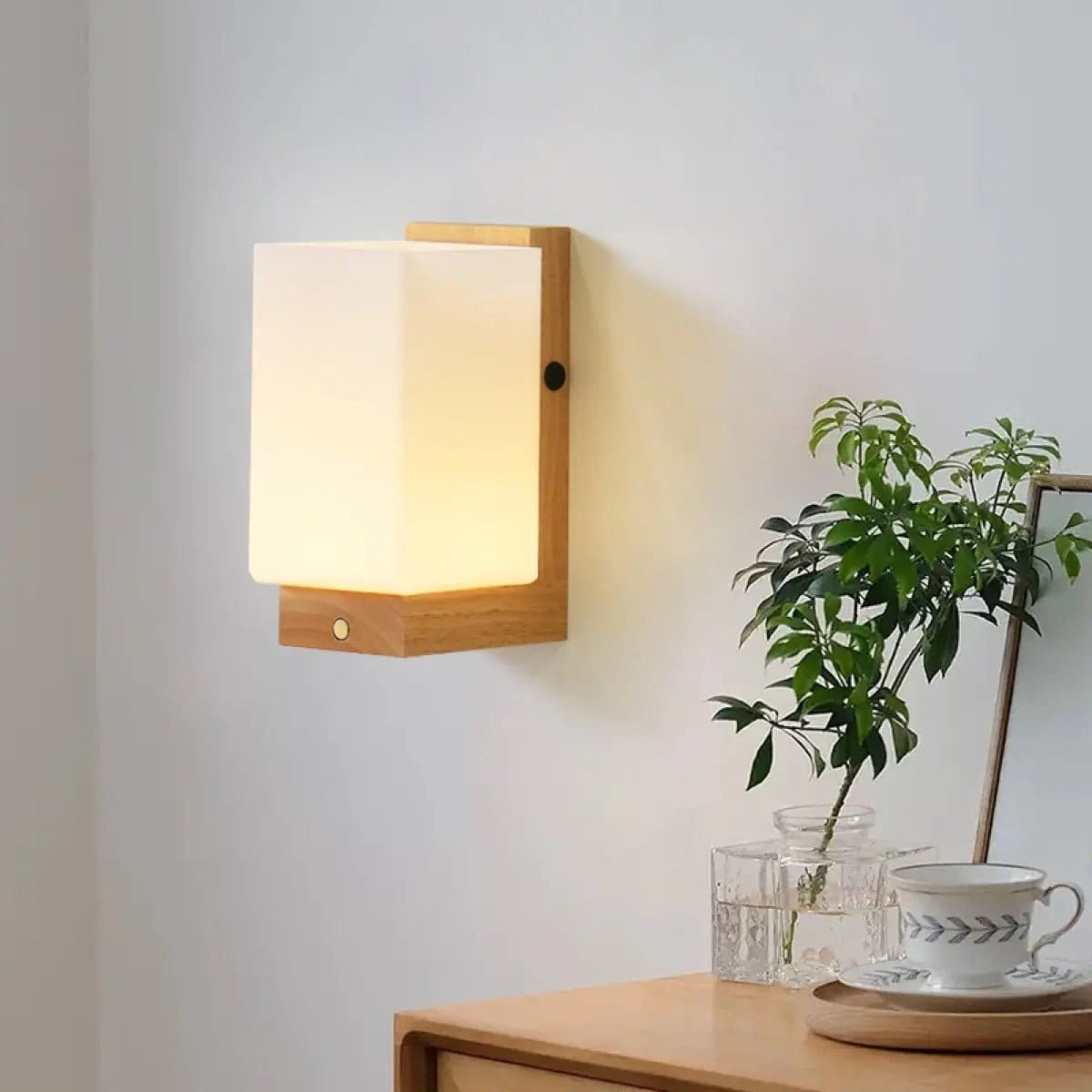 Lampe murale scandinave sans fil en bois et verre givré – création neuve Wainten