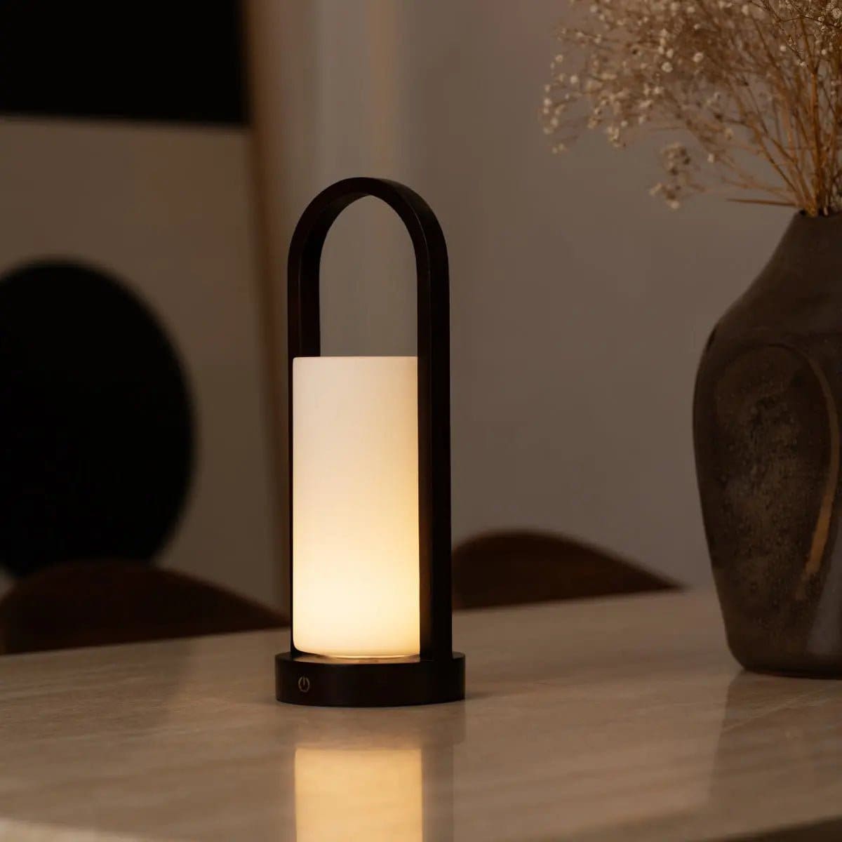Lampe de table en bois rechargeable Evie marron foncé – Intensité variable et sans fil
