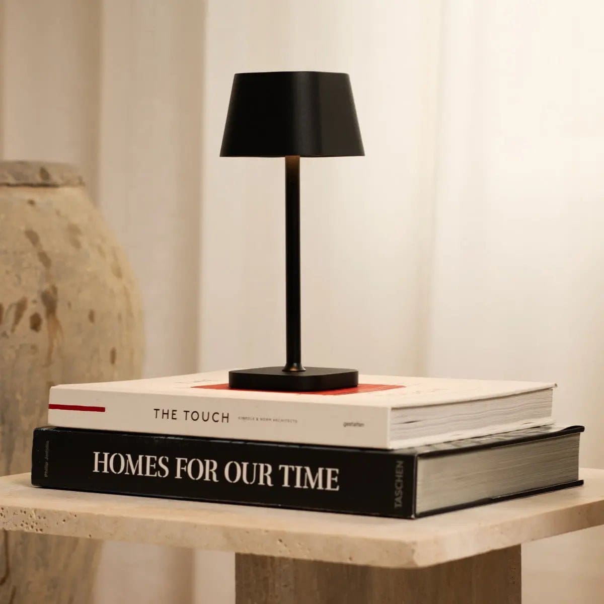 Lampe de table sans fil rechargeable Ava Black – Design minimaliste et lumière modulable (pièce neuve)