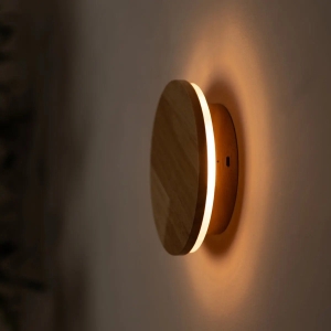 Applique murale sans fil rechargeable Lou Brown – Bois écologique et lumière chaude (pièce neuve)