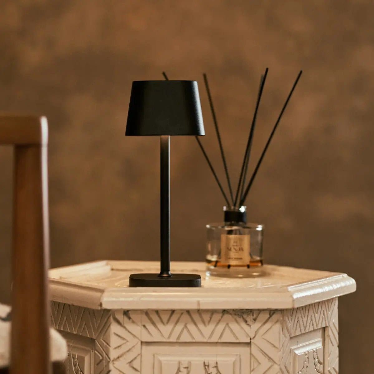 Lampe de table sans fil rechargeable Ava Black – Design minimaliste et lumière modulable (pièce neuve)