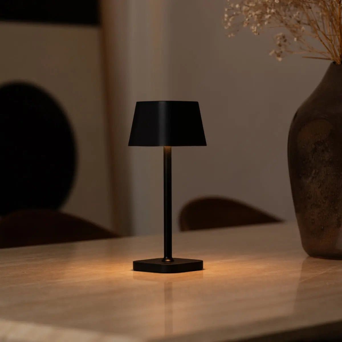 Lampe de table sans fil rechargeable Ava Black – Design minimaliste et lumière modulable (pièce neuve)