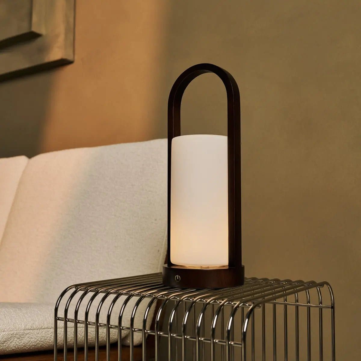 Lampe de table en bois rechargeable Evie marron foncé – Intensité variable et sans fil