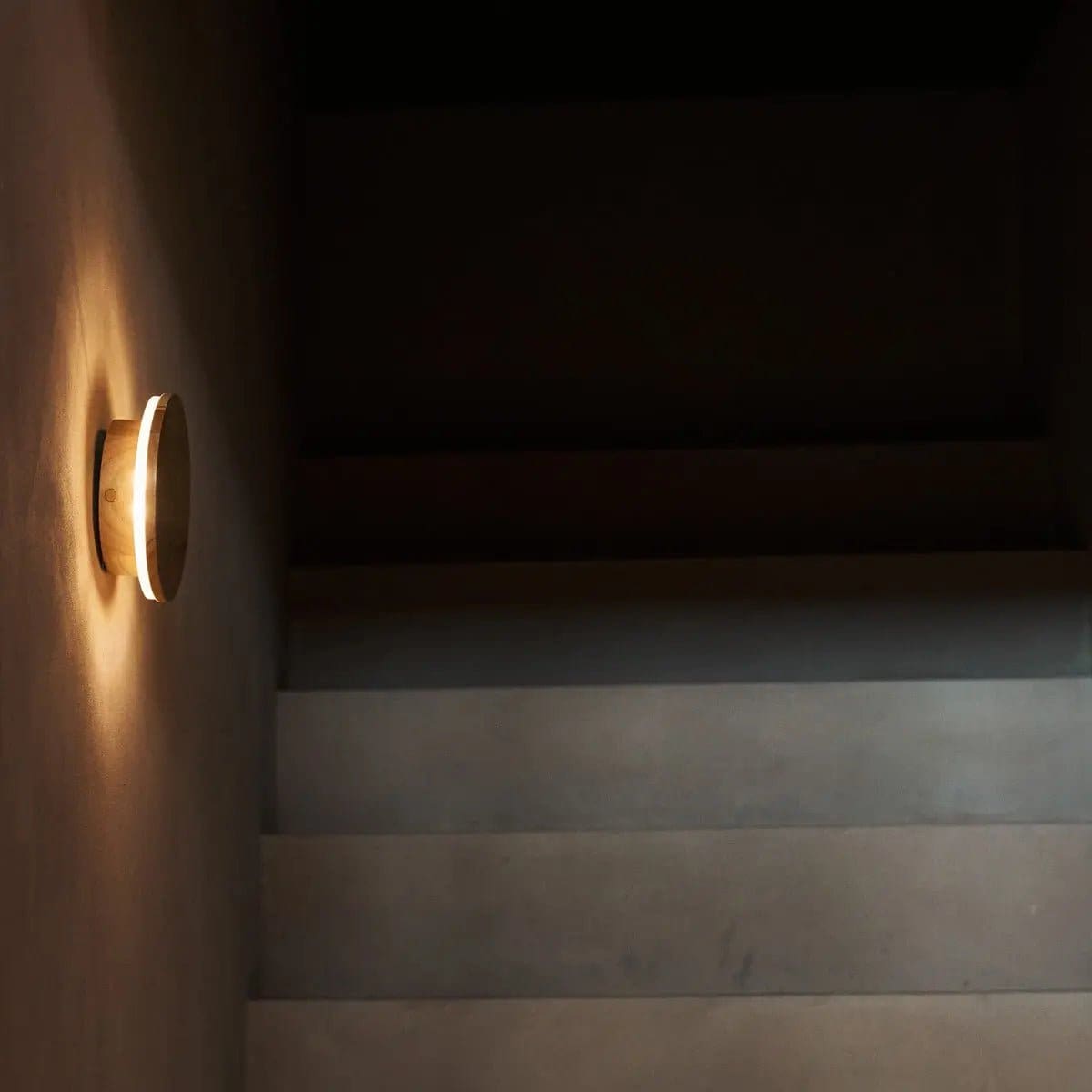 Applique murale sans fil rechargeable Lou Brown – Bois écologique et lumière chaude (pièce neuve)