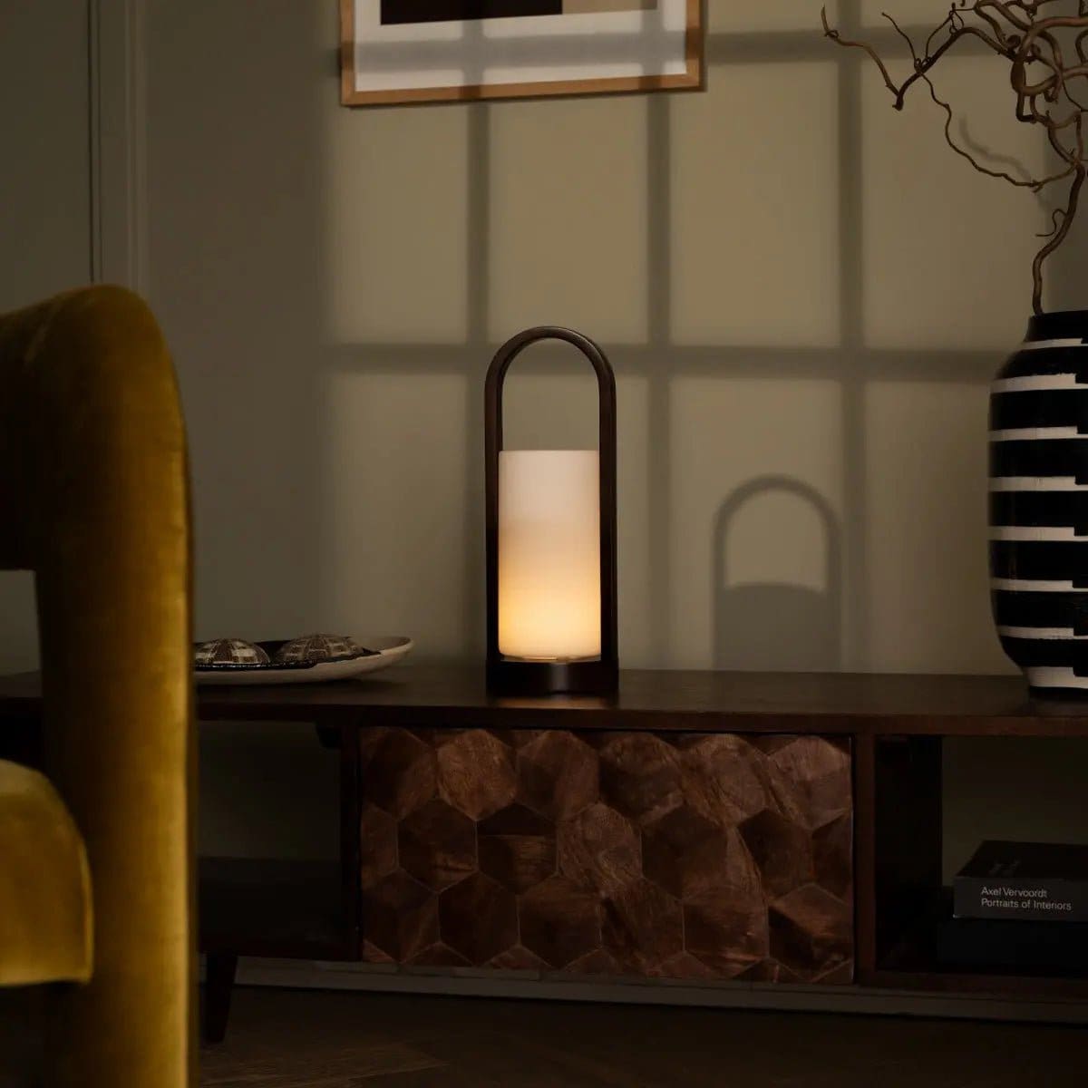 Lampe de table en bois rechargeable Evie marron foncé – Intensité variable et sans fil