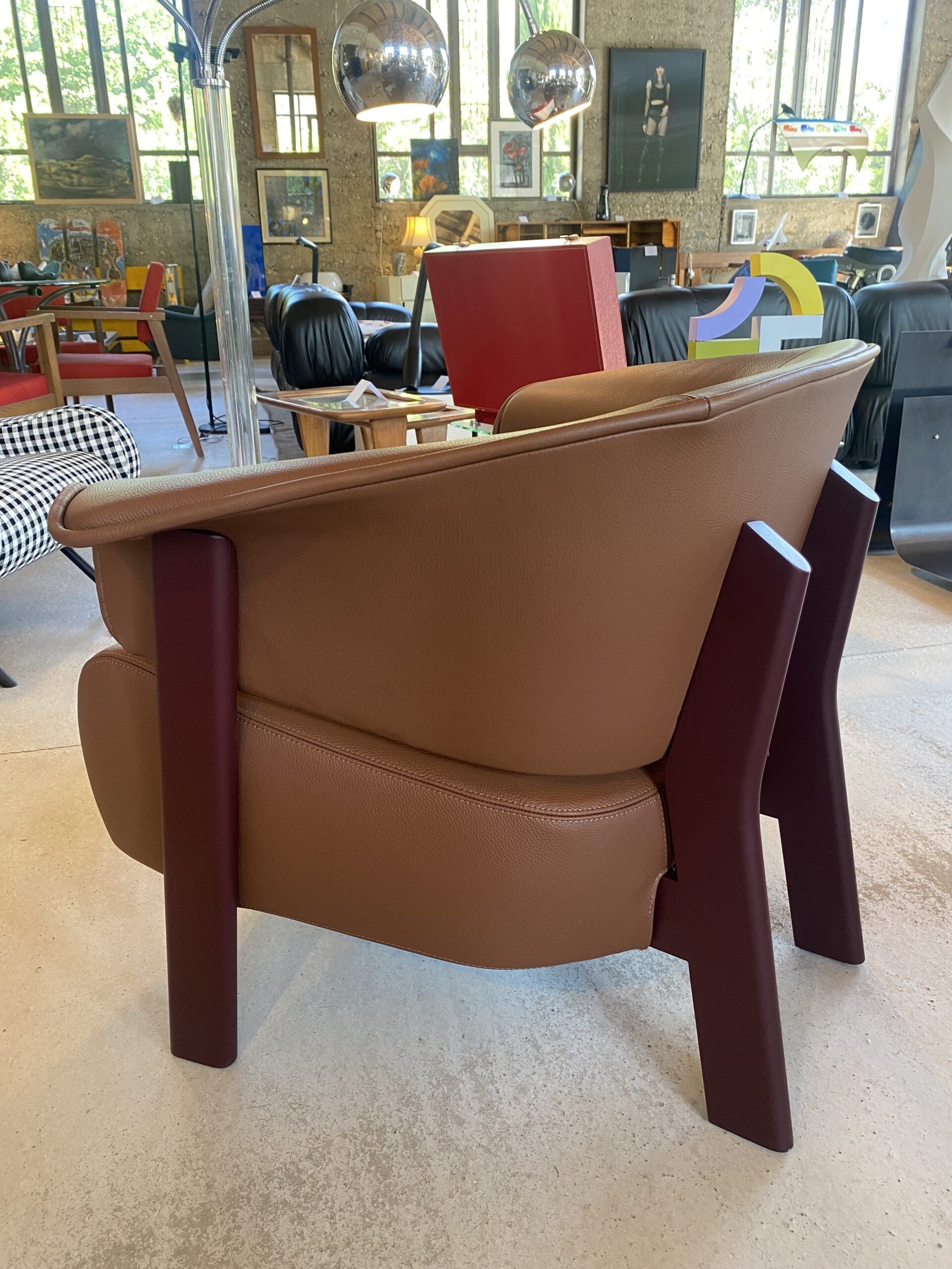 Fauteuil Patricia Urquiola « Back-Wing » en cuir naturel et noyer – Édition Cassina (neuf)