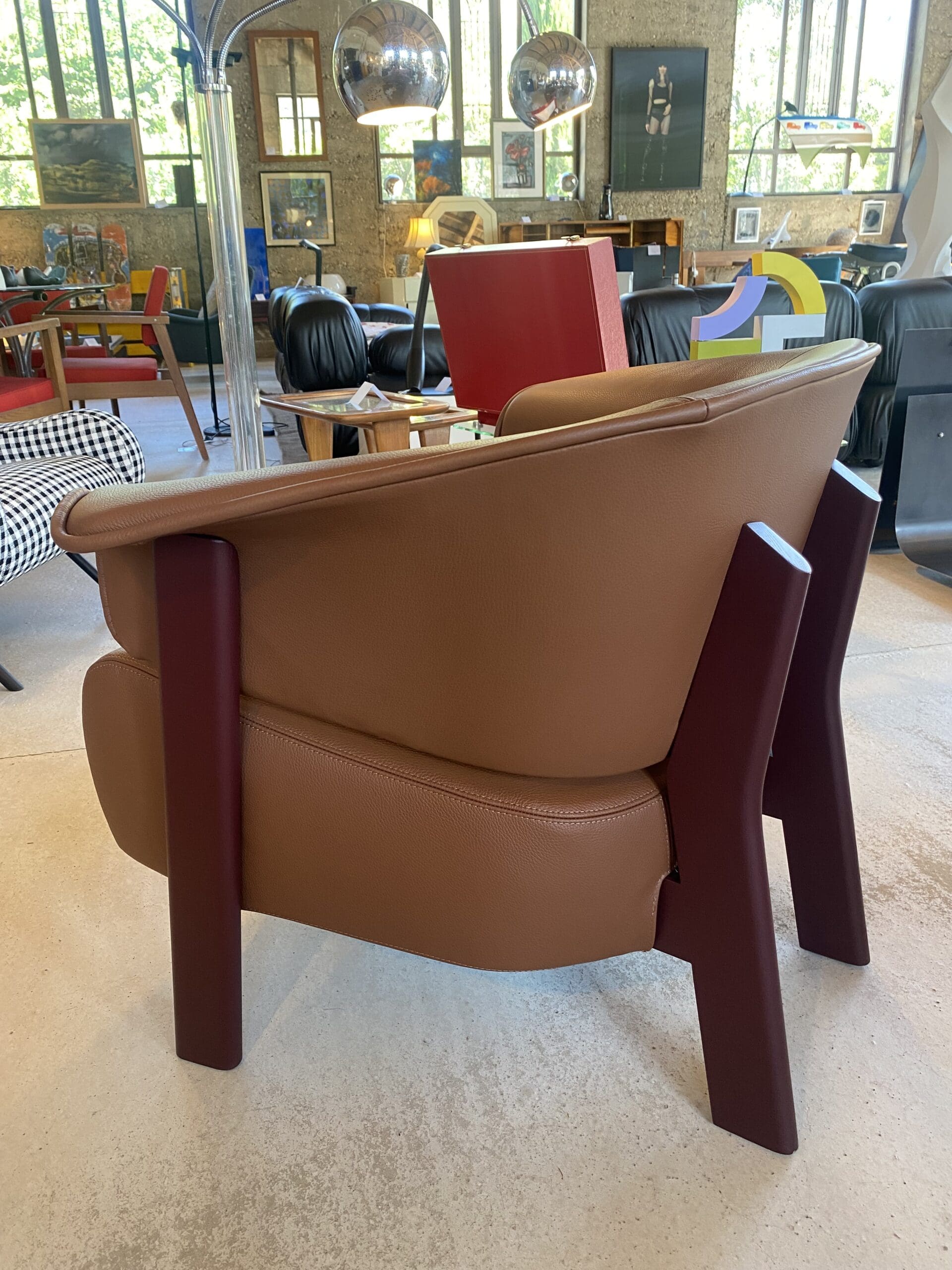 Fauteuil Patricia Urquiola « Back-Wing » en cuir naturel et noyer – Édition Cassina (neuf)