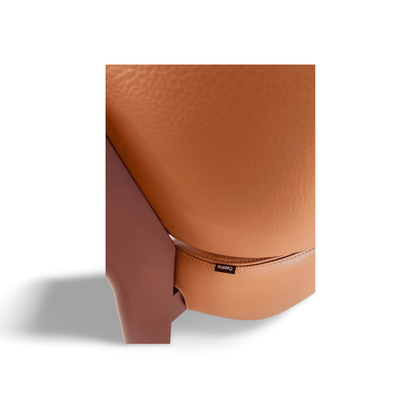 Fauteuil Patricia Urquiola « Back-Wing » en cuir naturel et noyer – Édition Cassina (neuf)