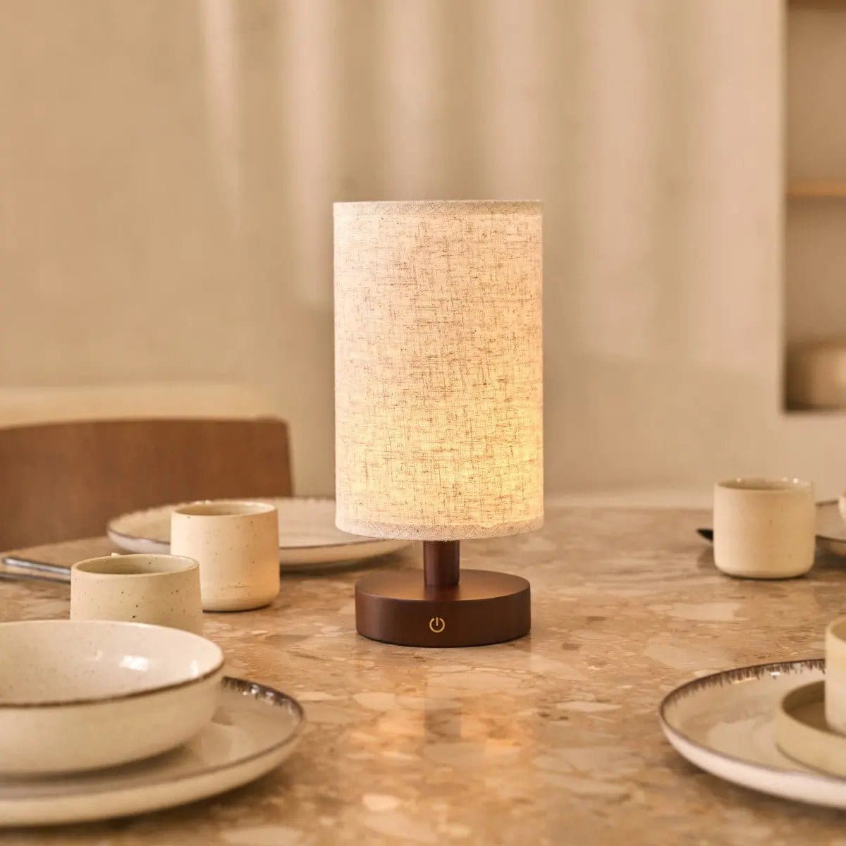 Lampe de table Ben en bois marron foncé – rechargeable, à intensité variable, alimentée par USB-C