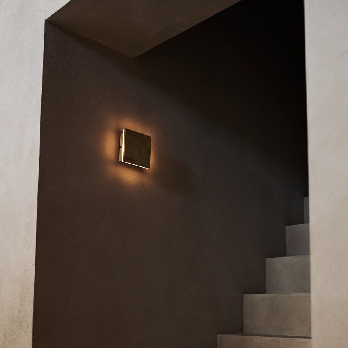 Lampe murale sans fil rechargeable en bois brun clair – Design minimaliste, dimmable et artisanal (pièce neuve)