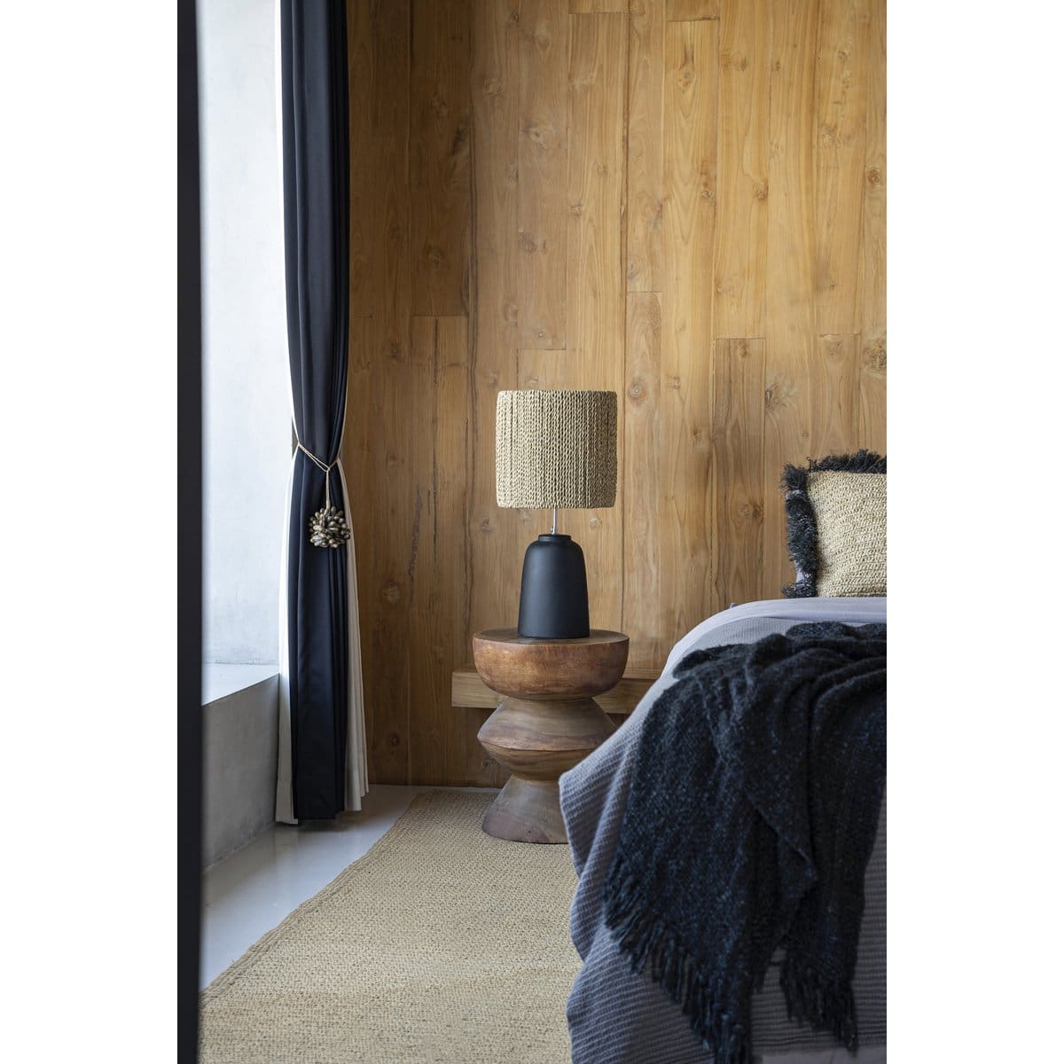 Lampe artisanale Chalki – Design contemporain en fibres végétales et céramique brute