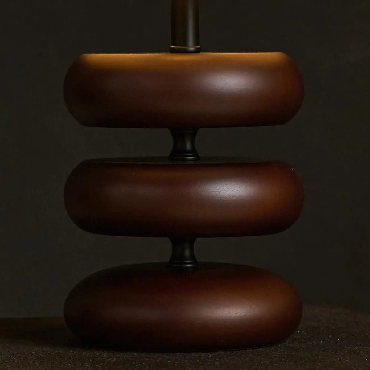 Lampe à table en bois brun foncé Lara avec nuance de lin à crème – Éclairage de la maison rustique