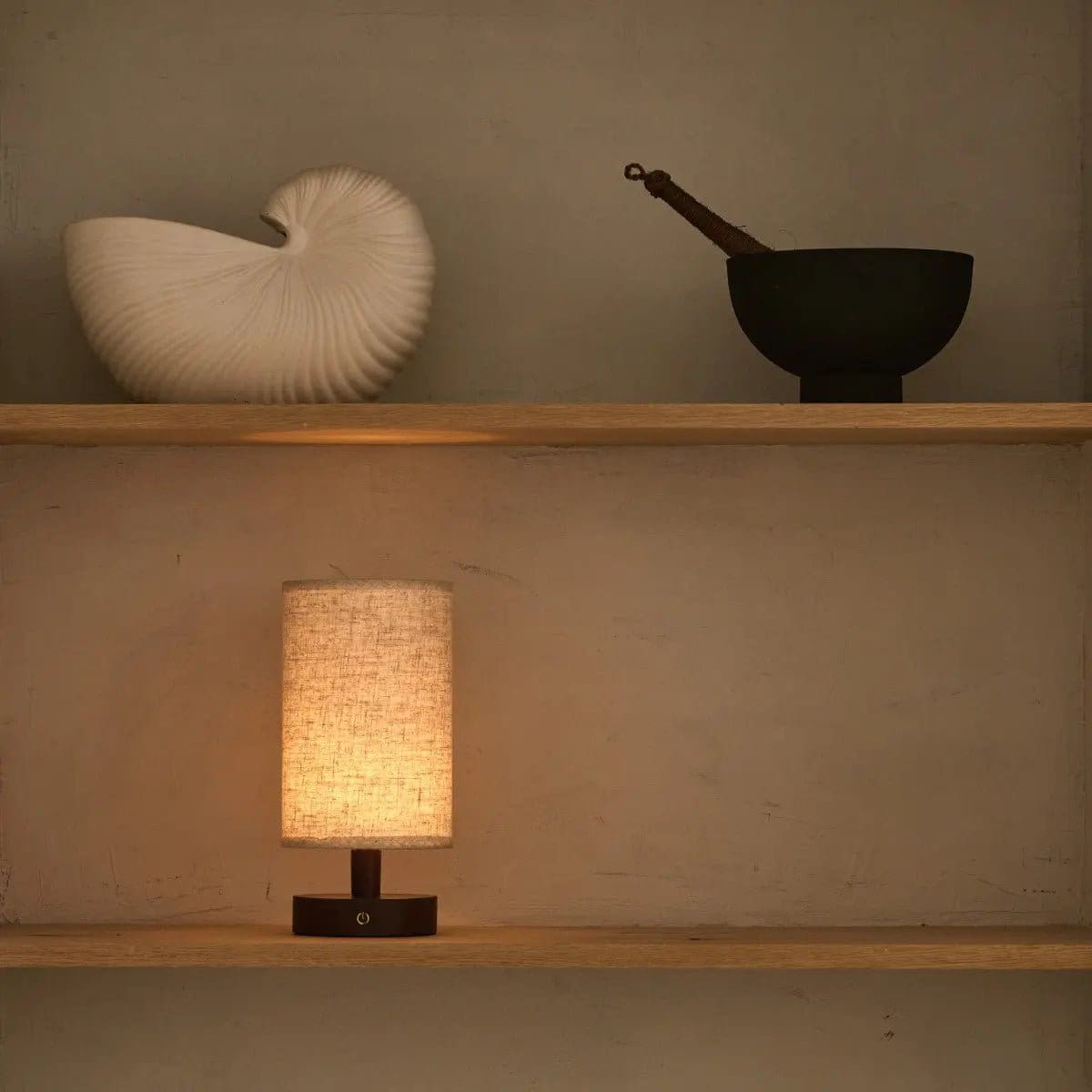 Lampe de table Ben en bois marron foncé – rechargeable, à intensité variable, alimentée par USB-C