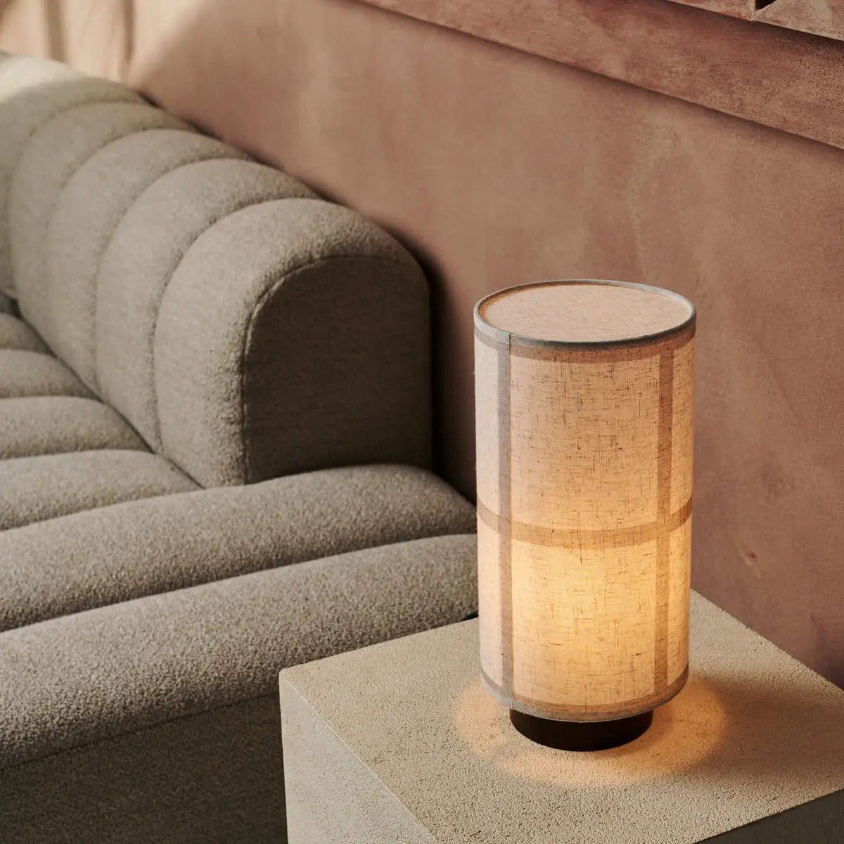 Sakura Élégance – Lampe neuve en bois brun foncé et lin naturel tissé