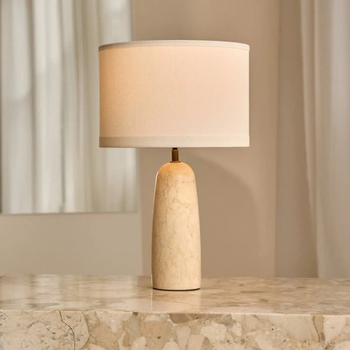 Élégance Minérale – Lampe à poser Charlotte en marbre naturel et coton beige