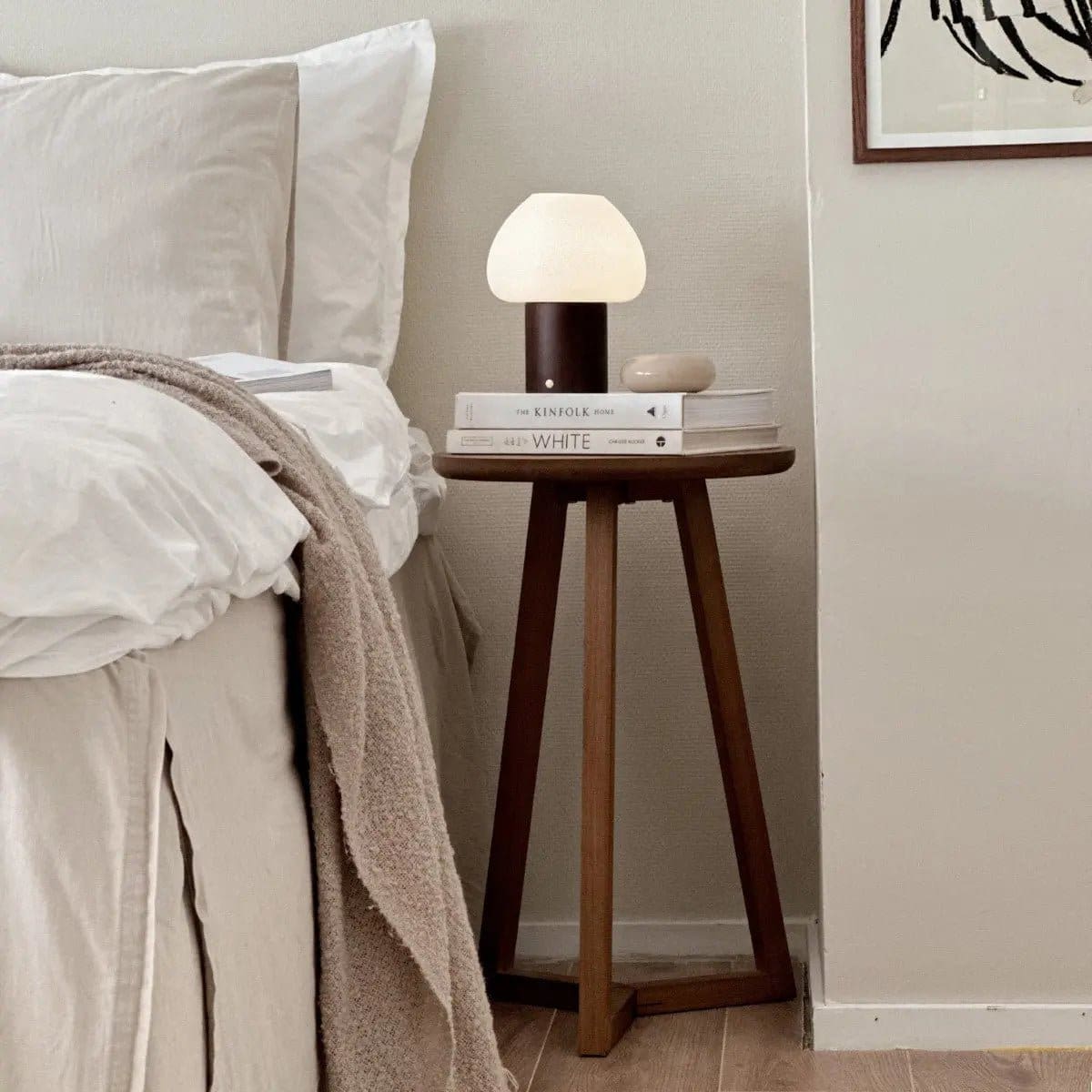 Fynn – Lampe rechargeable et dimmable en bois marron foncé et verre givré