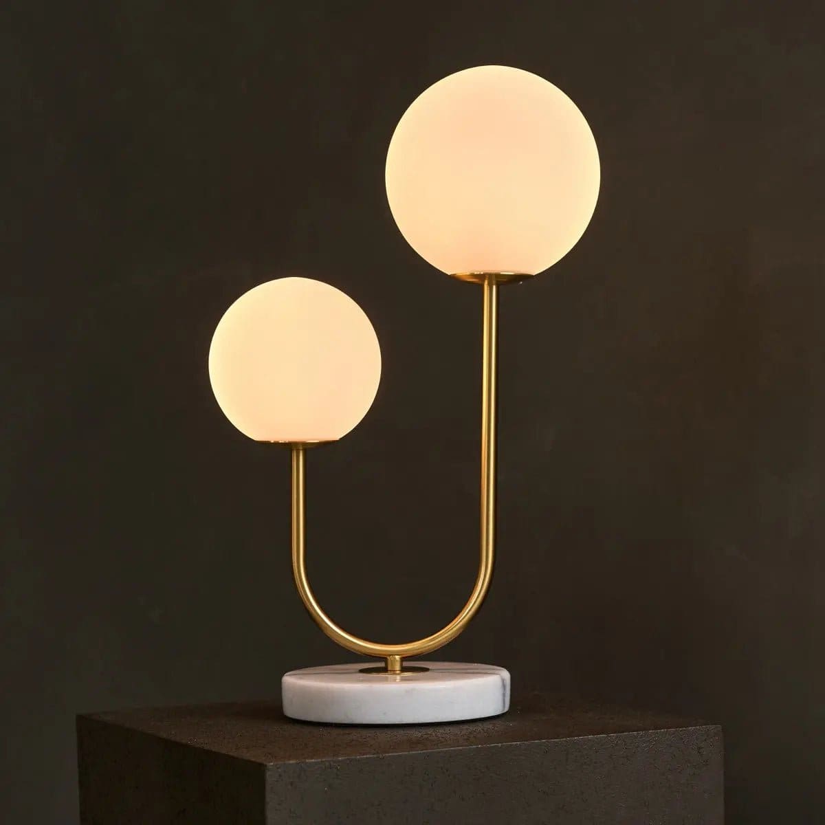 Duo Lumineux – Lampe de table Giorgia en marbre et métal doré, élégance moderne
