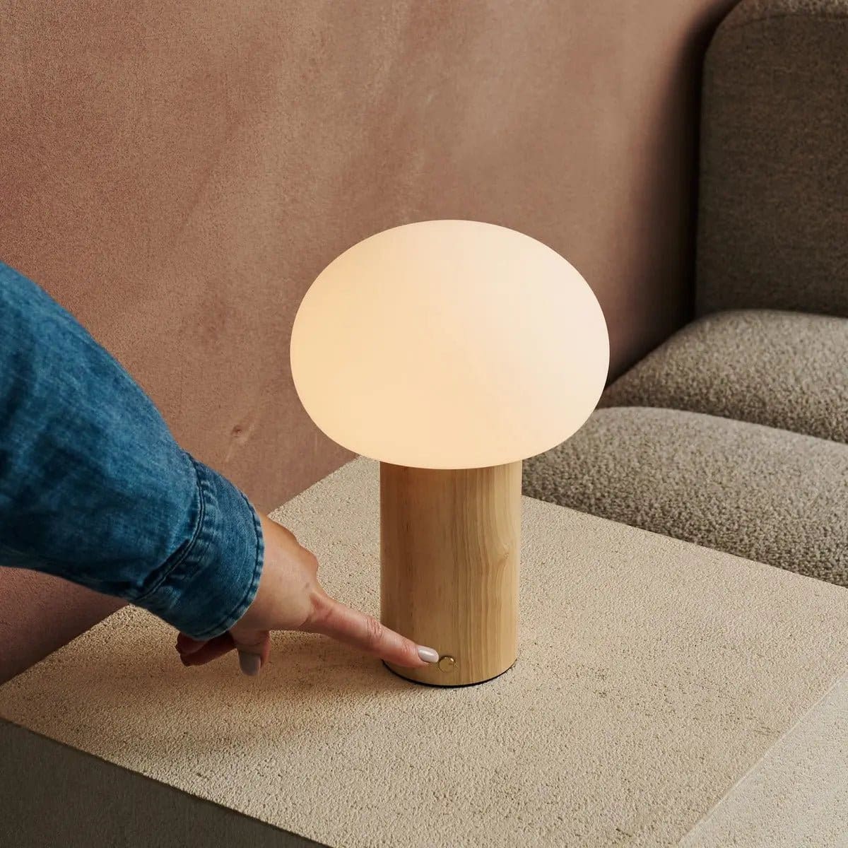 Élégance Nomade – Lampe Sam en bois naturel et verre, éclairage dimmable sans fil