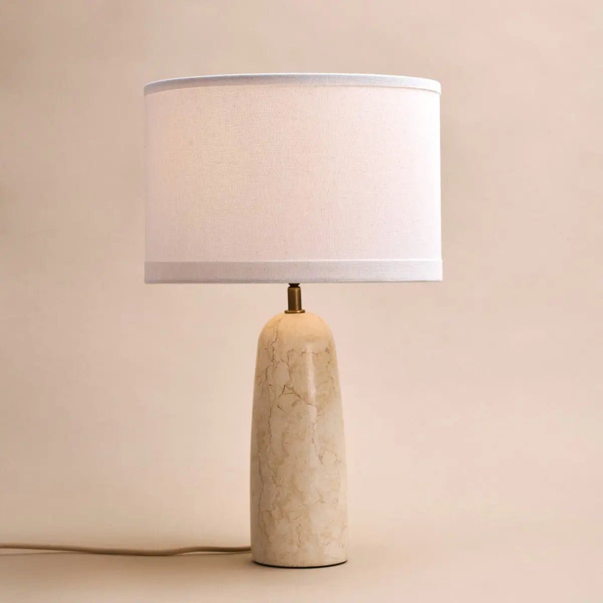 Élégance Minérale – Lampe à poser Charlotte en marbre naturel et coton beige
