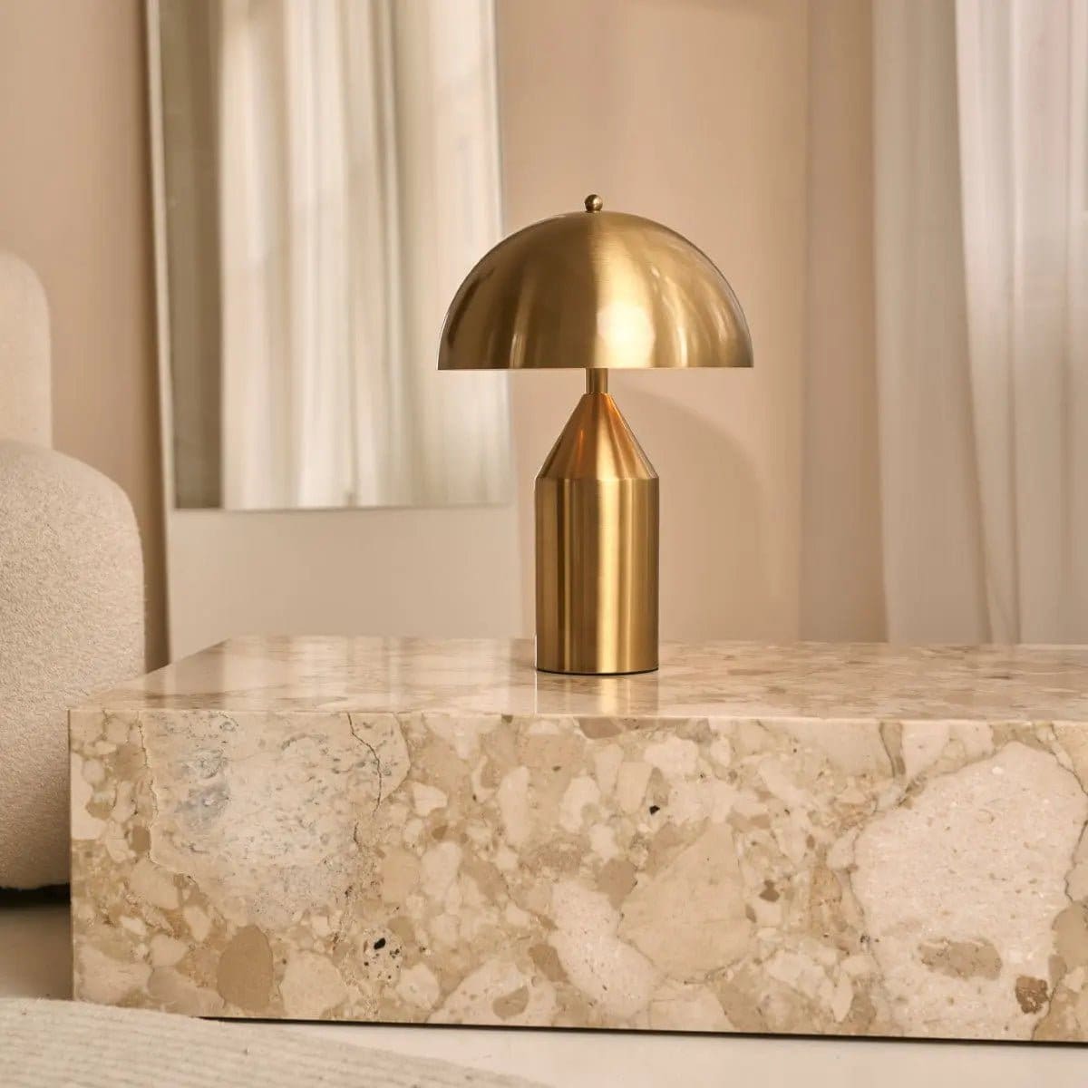 Lueur d’or – Lampe de dressoir en métal artisanale Otto Gold