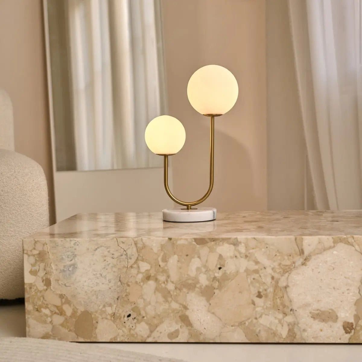Duo Lumineux – Lampe de table Giorgia en marbre et métal doré, élégance moderne