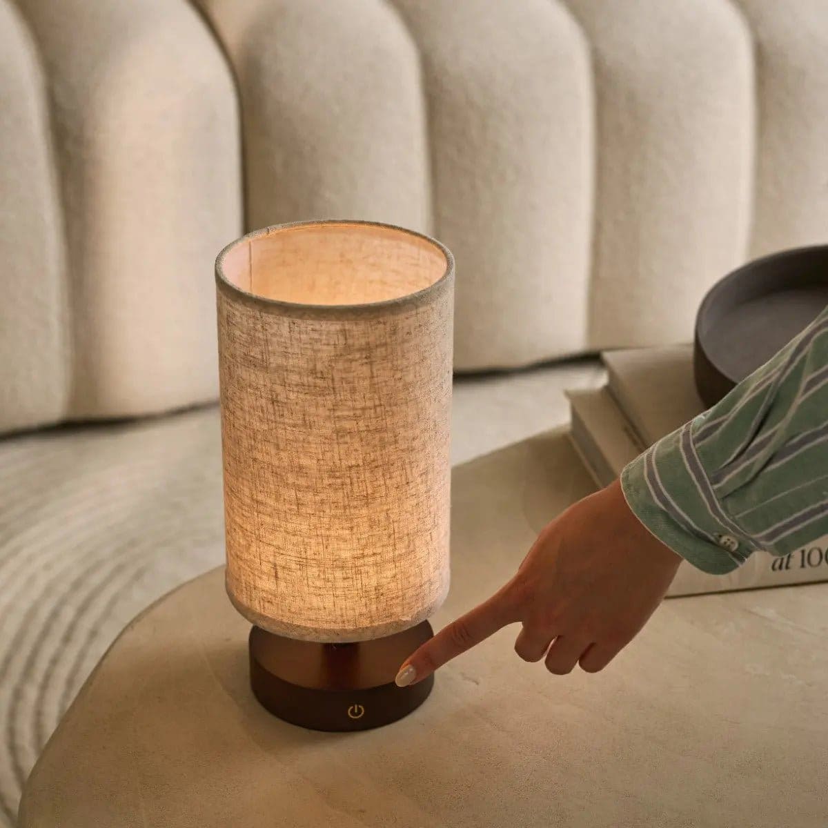 Lampe de table Ben en bois marron foncé – rechargeable, à intensité variable, alimentée par USB-C