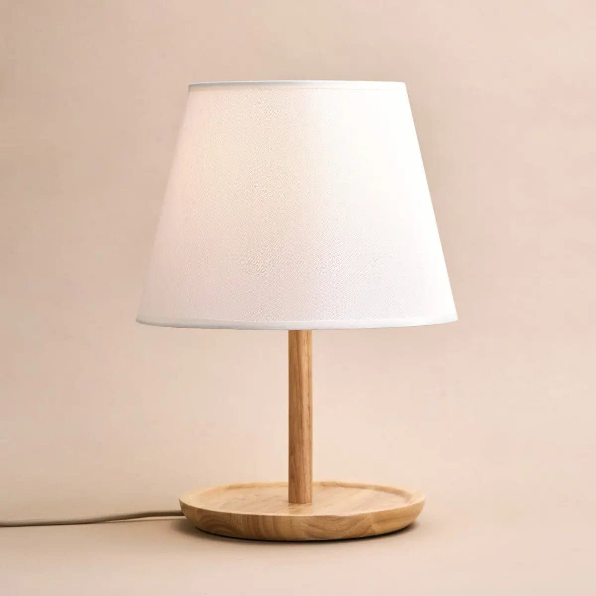 Lumière authentique – Lampe Emily avec base boisée et abat-jour crème (édition neuve)