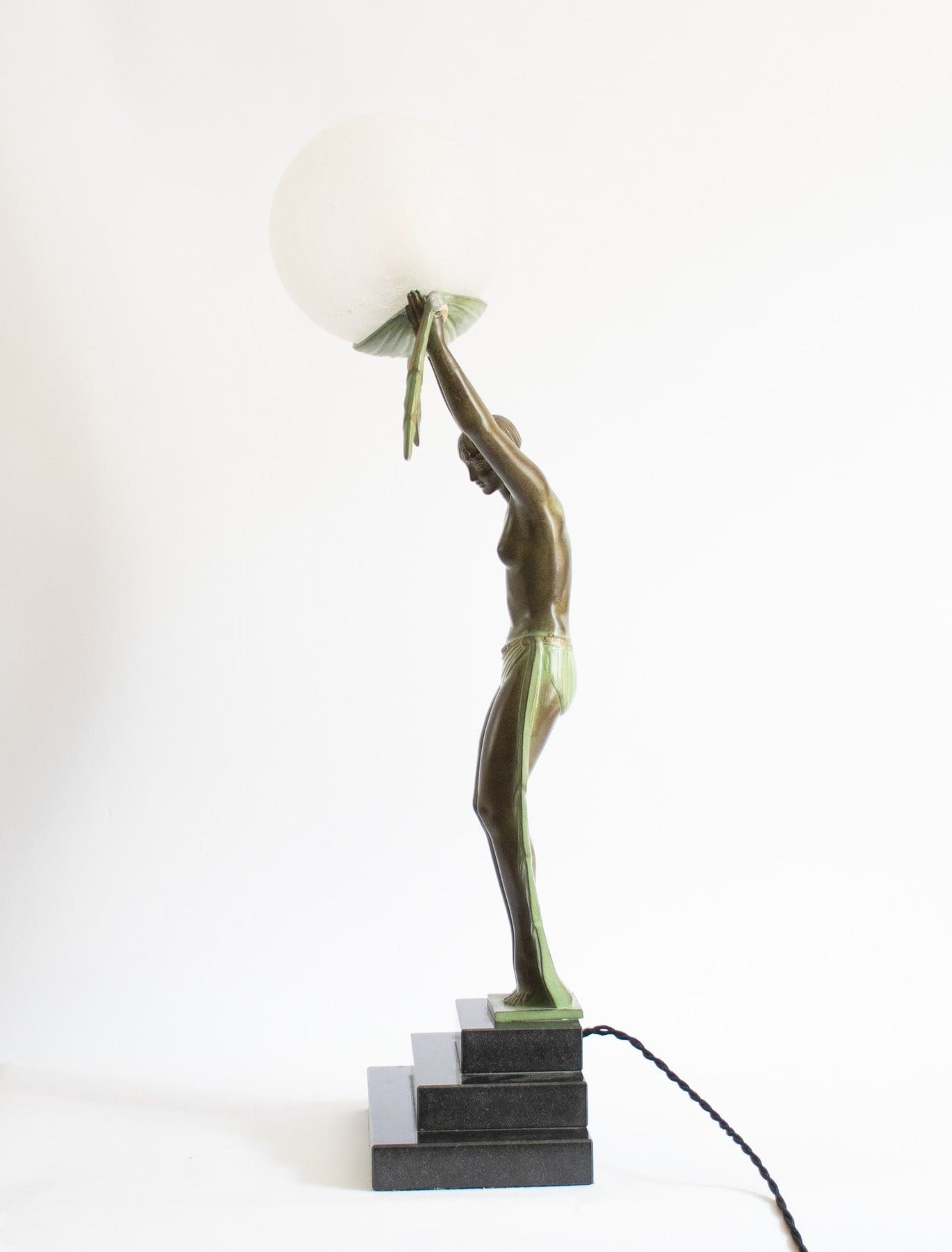 Lampe sculpture Art Déco « Vérité » – Fayral pour Max Le Verrier – 68 cm – Métal patiné & marbre