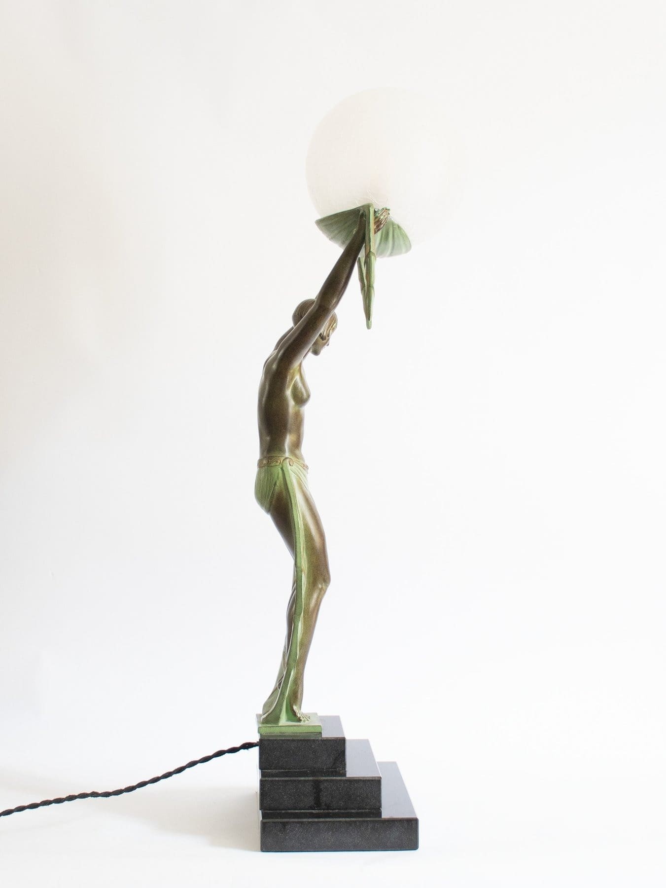 Lampe sculpture Art Déco « Vérité » – Fayral pour Max Le Verrier – 68 cm – Métal patiné & marbre