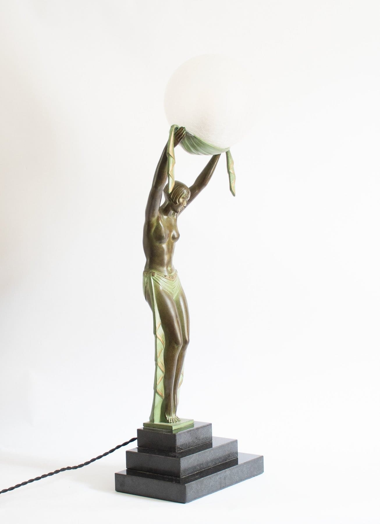 Lampe sculpture Art Déco « Vérité » – Fayral pour Max Le Verrier – 68 cm – Métal patiné & marbre