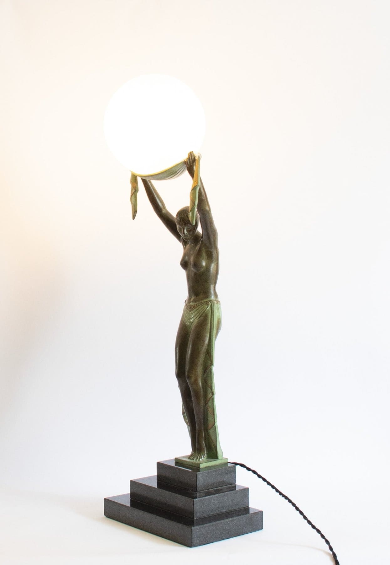 Lampe sculpture Art Déco « Vérité » – Fayral pour Max Le Verrier – 68 cm – Métal patiné & marbre
