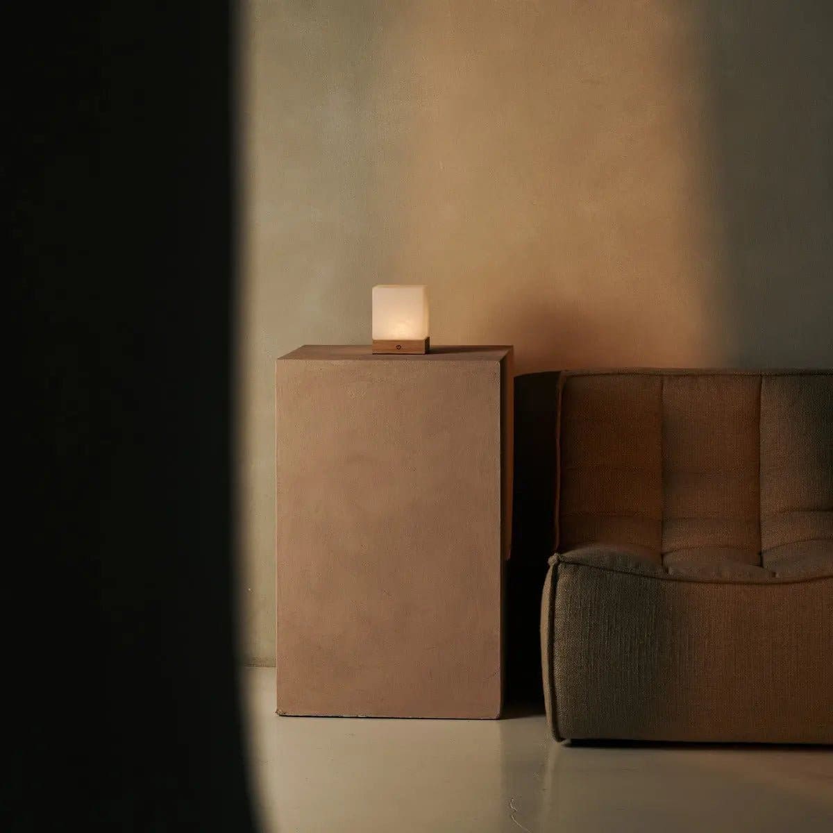 Lumière Nomade – Lampe sans fil YCE en bois clair et verre givré (pièce neuve)