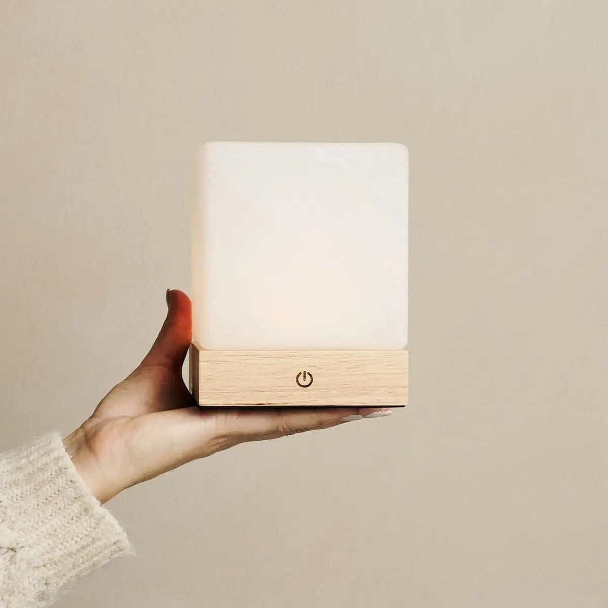 Lumière Nomade – Lampe sans fil YCE en bois clair et verre givré (pièce neuve)