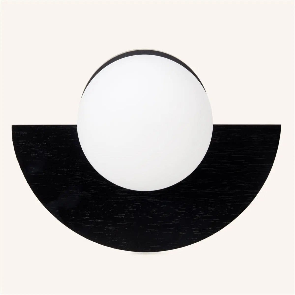 Épure Nocturne – Lampe murale noire sans fil en bois d’hévéa (création récente)