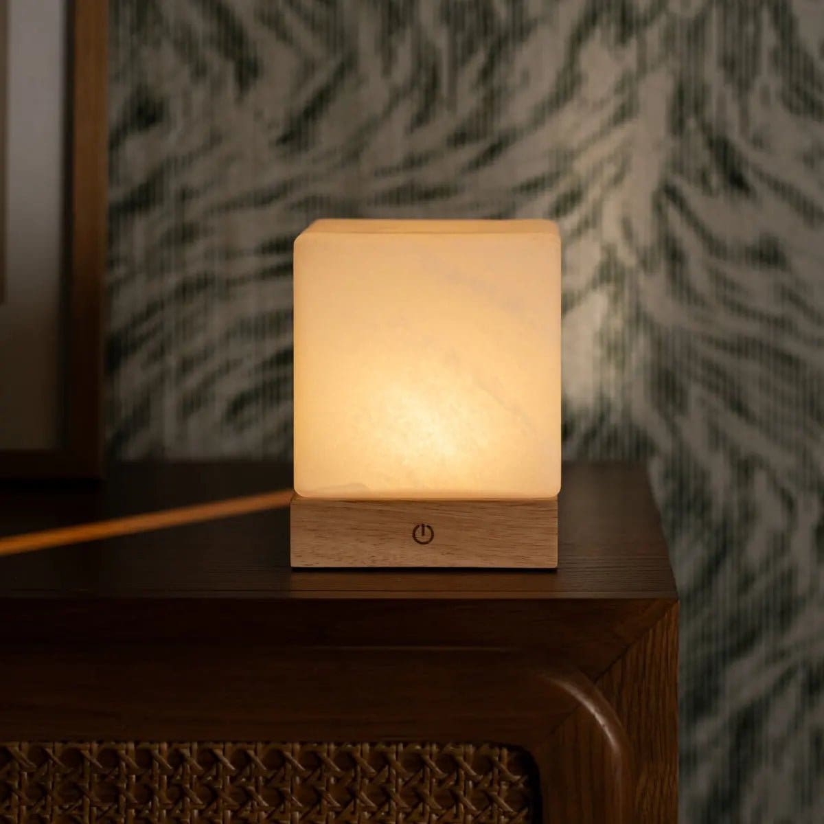 Lumière Nomade – Lampe sans fil YCE en bois clair et verre givré (pièce neuve)