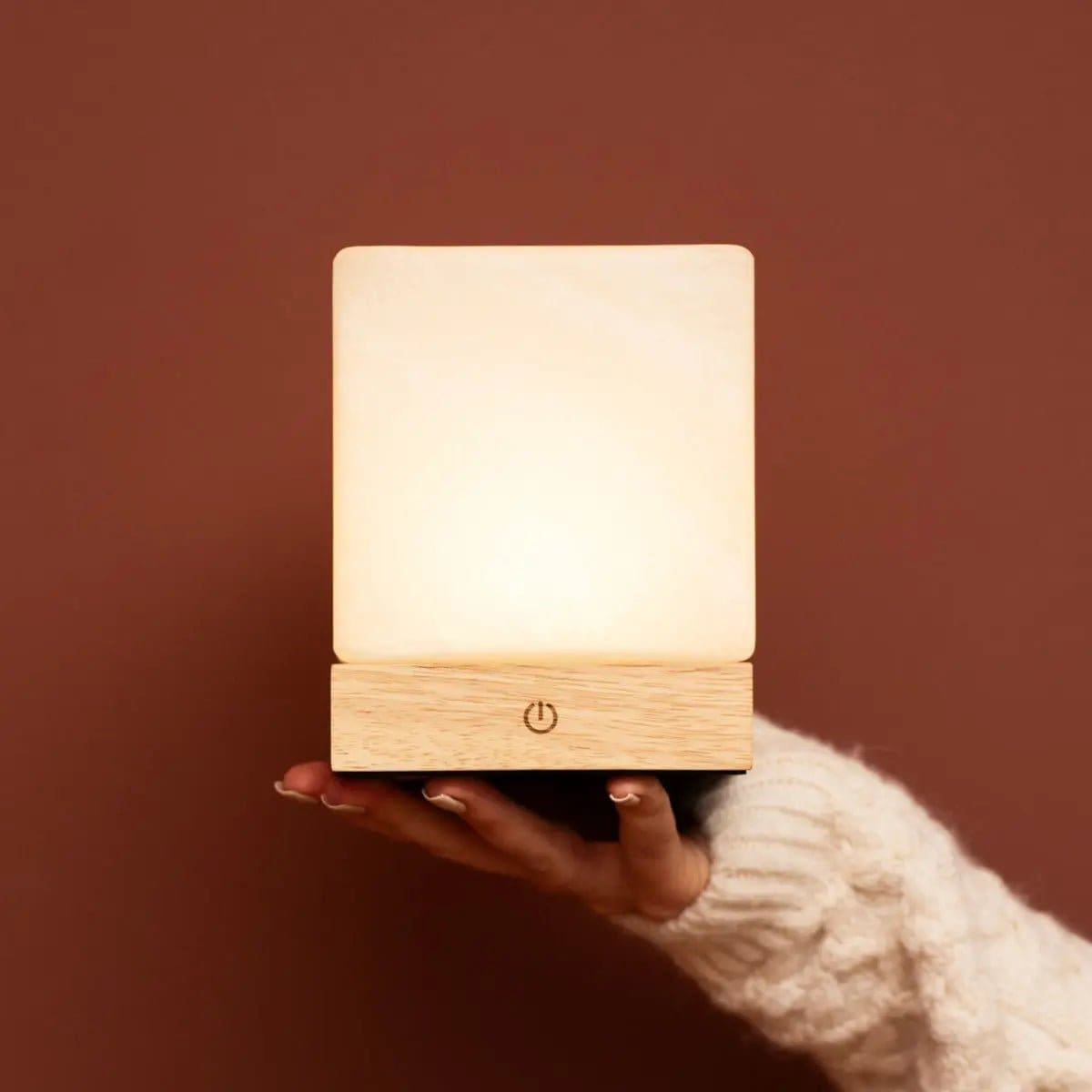 Lumière Nomade – Lampe sans fil YCE en bois clair et verre givré (pièce neuve)