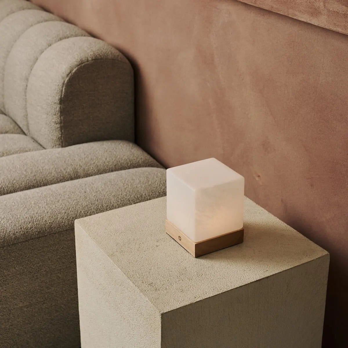 Lumière Nomade – Lampe sans fil YCE en bois clair et verre givré (pièce neuve)