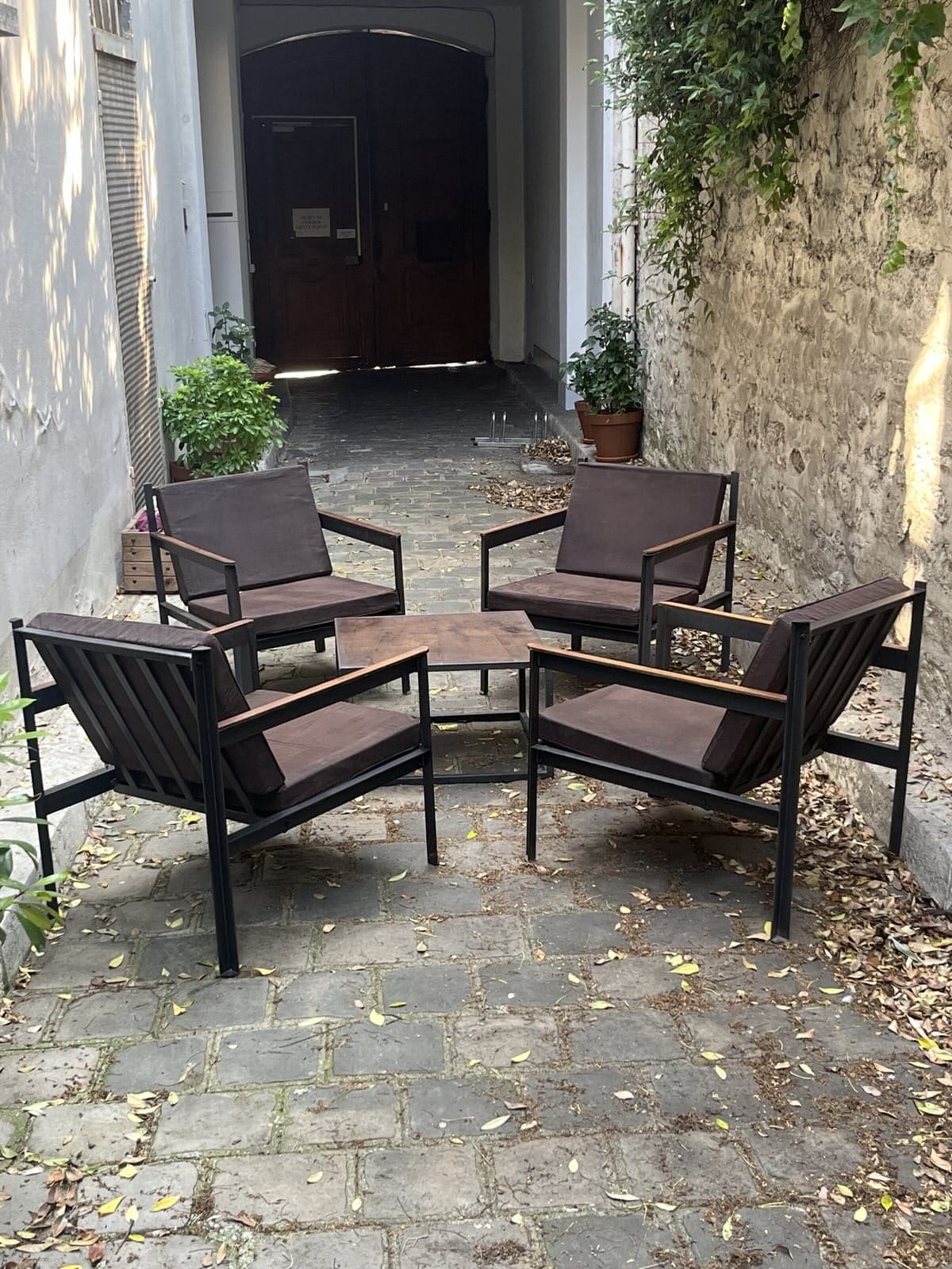 Ensemble de 4 fauteuils Heerenhuis Cargo + table basse – Design industriel haut de gamme