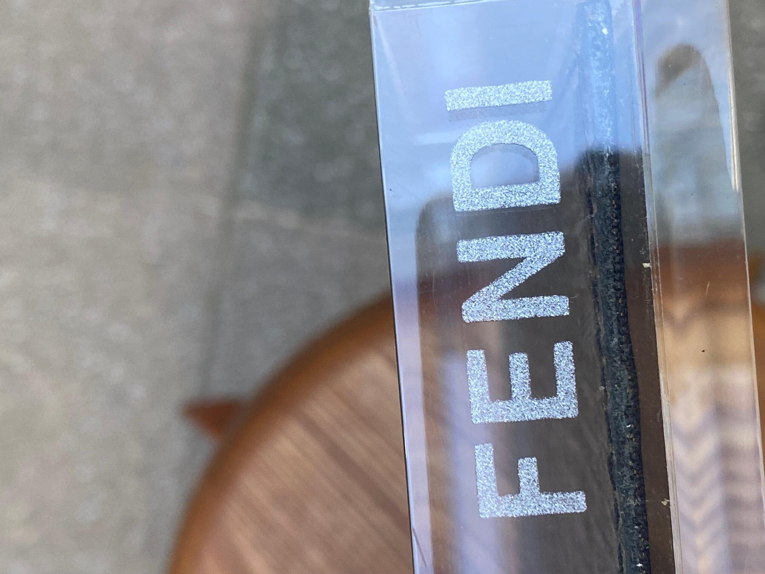 Plateau Fendi en plexiglas et cuir façon lézard – Édition 2020