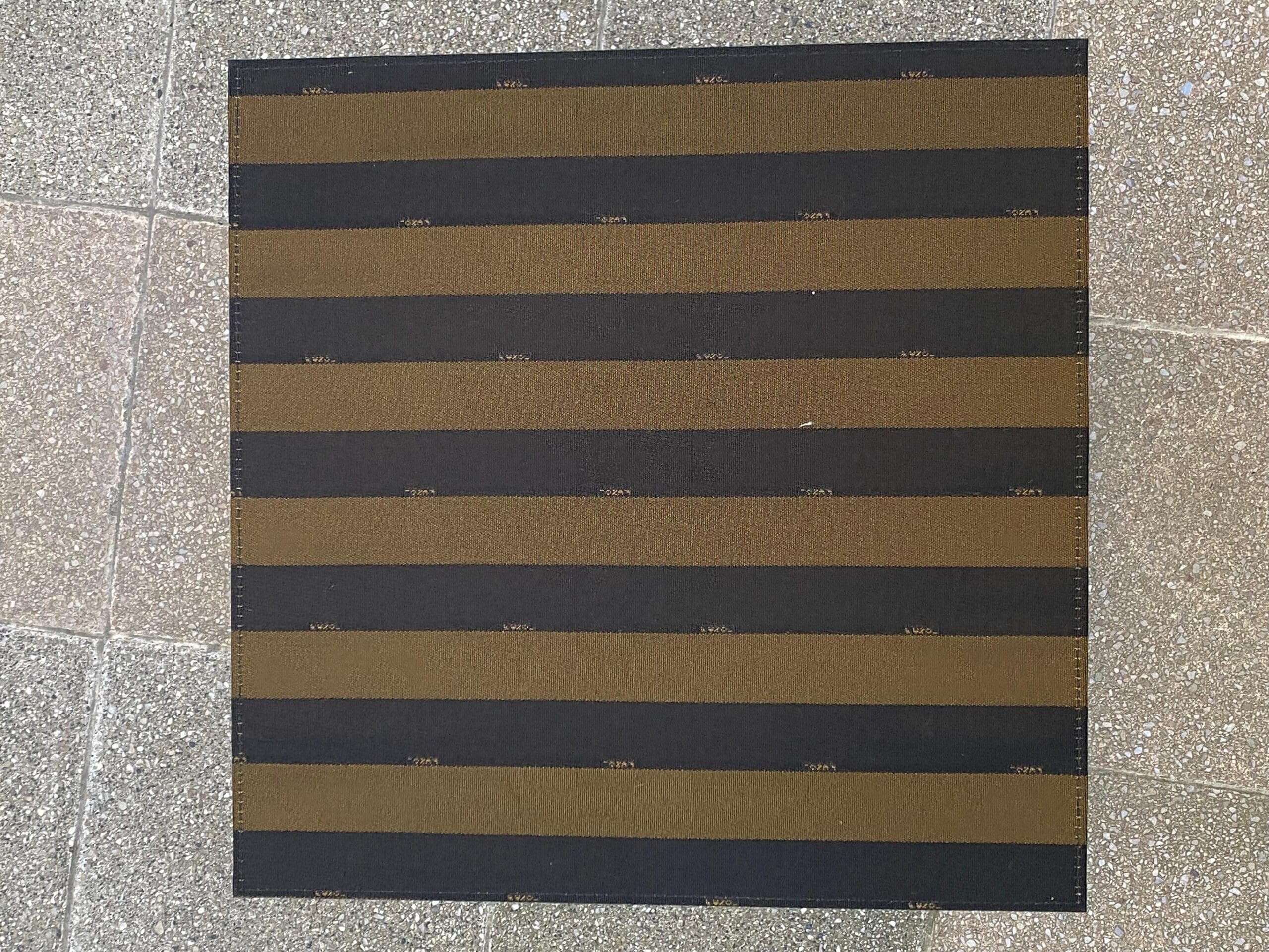 Plateau Fendi en plexiglas et cuir façon lézard – Édition 2020