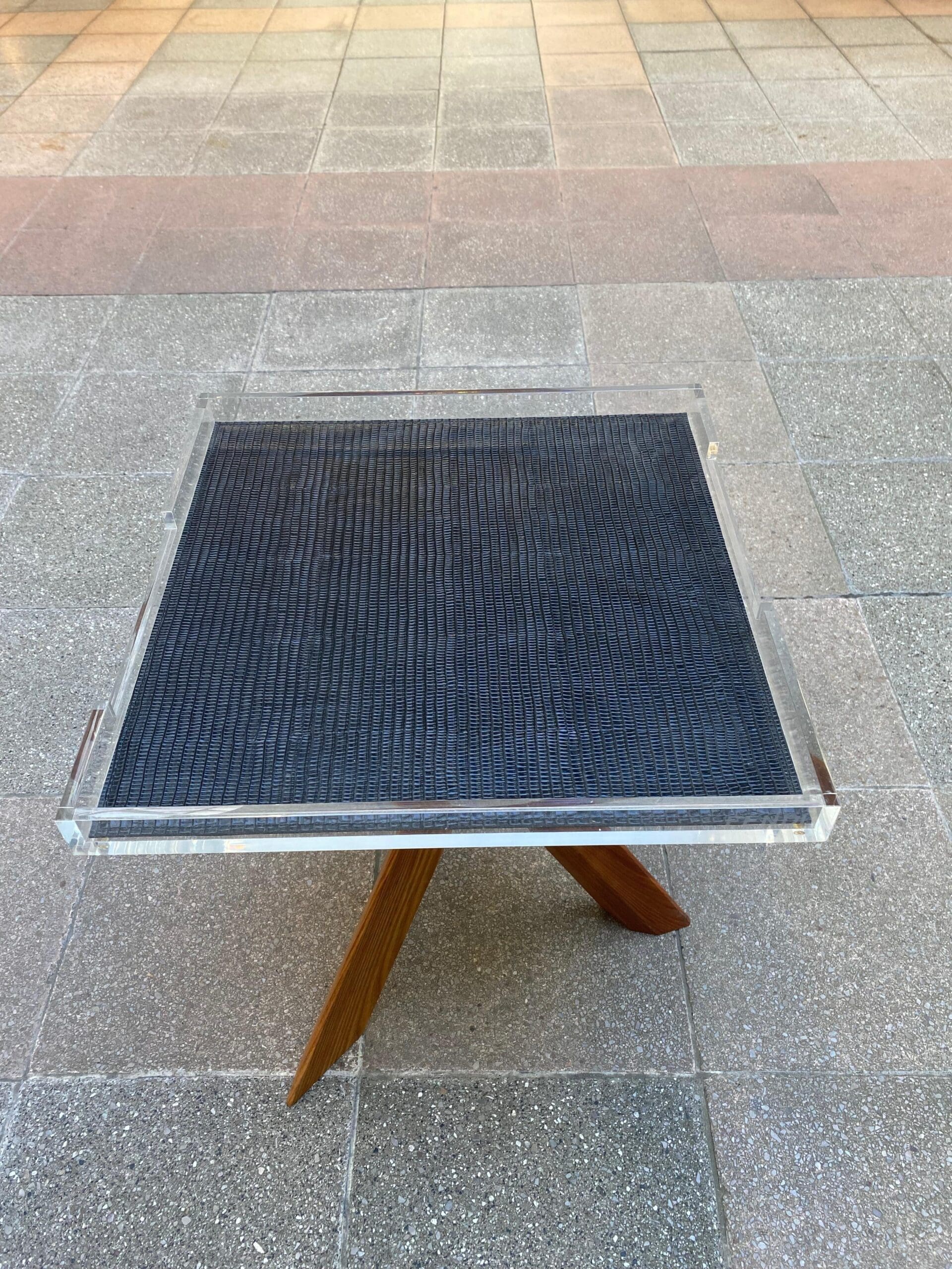 Plateau Fendi en plexiglas et cuir façon lézard – Édition 2020