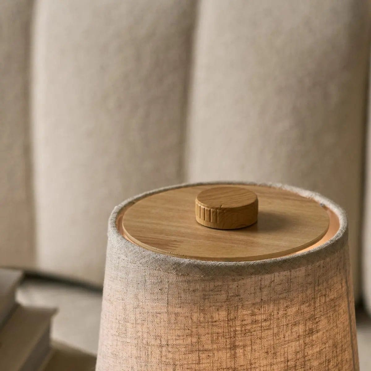Lampe de table rechargeable en bois clair – Modèle Rover sans fil, création neuve