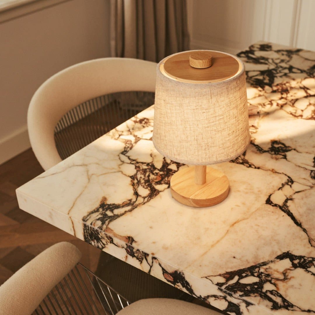Lampe de table rechargeable en bois clair – Modèle Rover sans fil, création neuve