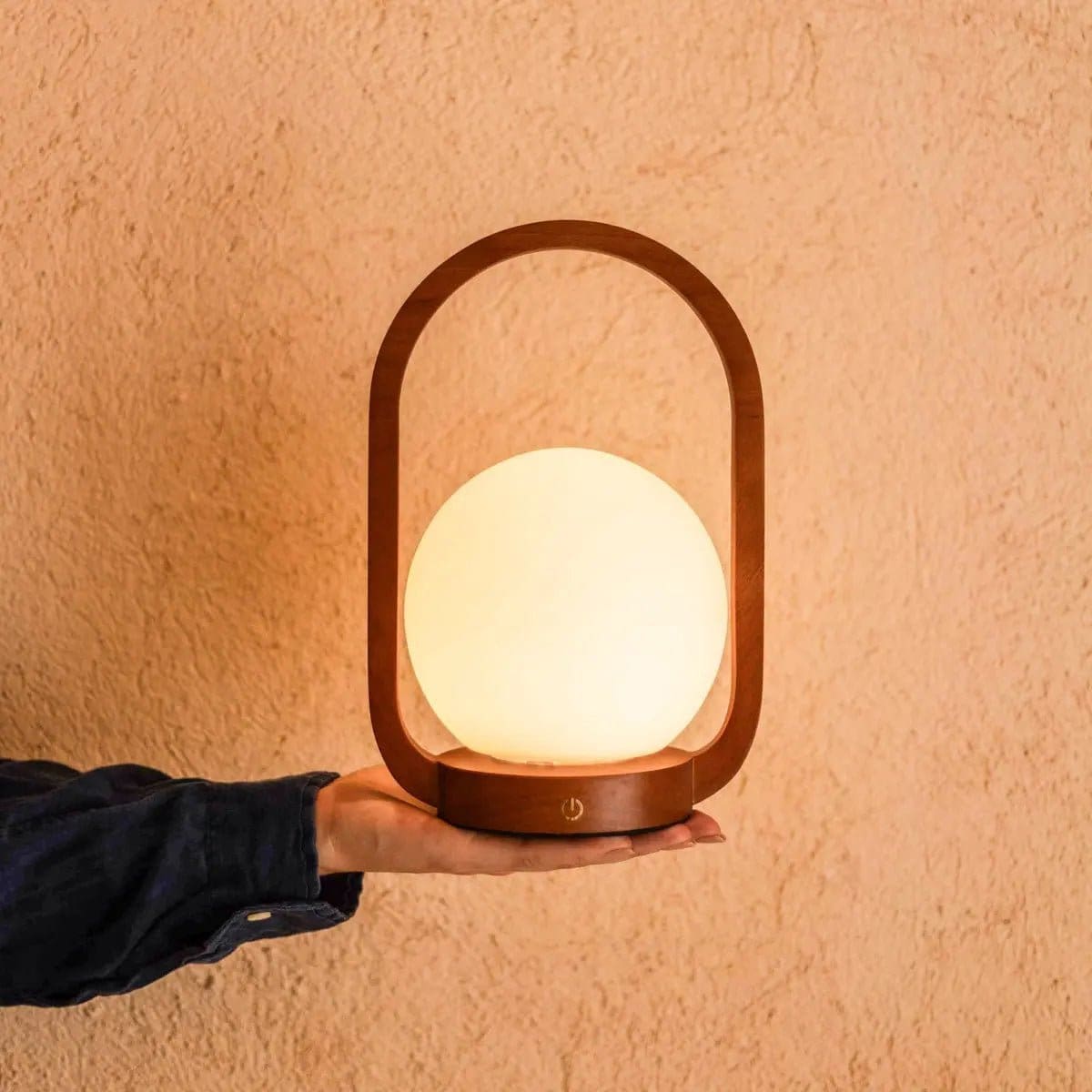 Lampe design Skye – Bois écologique et verre satiné, sans fil et neuve