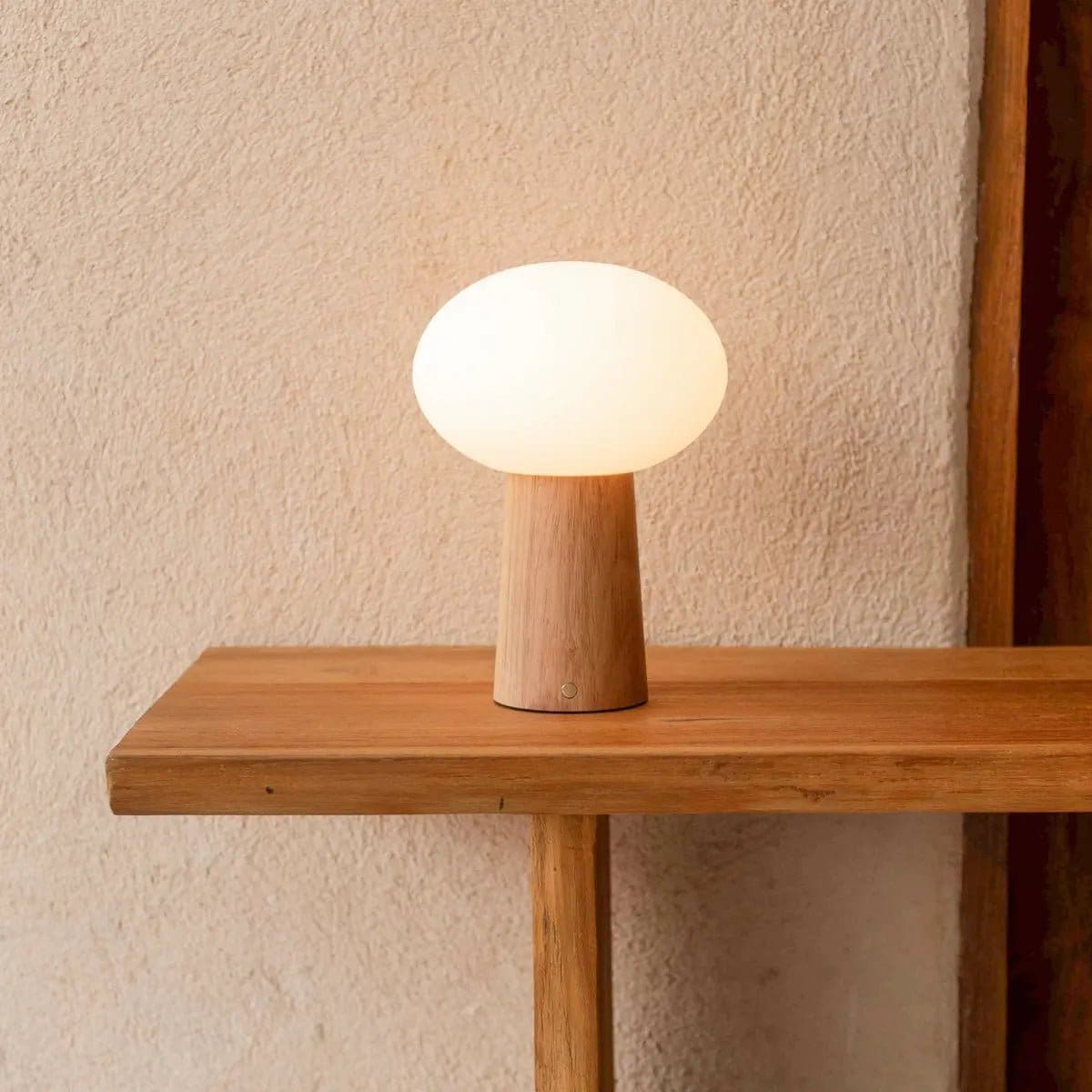 Lampe de table sans fil en bois et verre givré – Modèle Maximum, création neuve