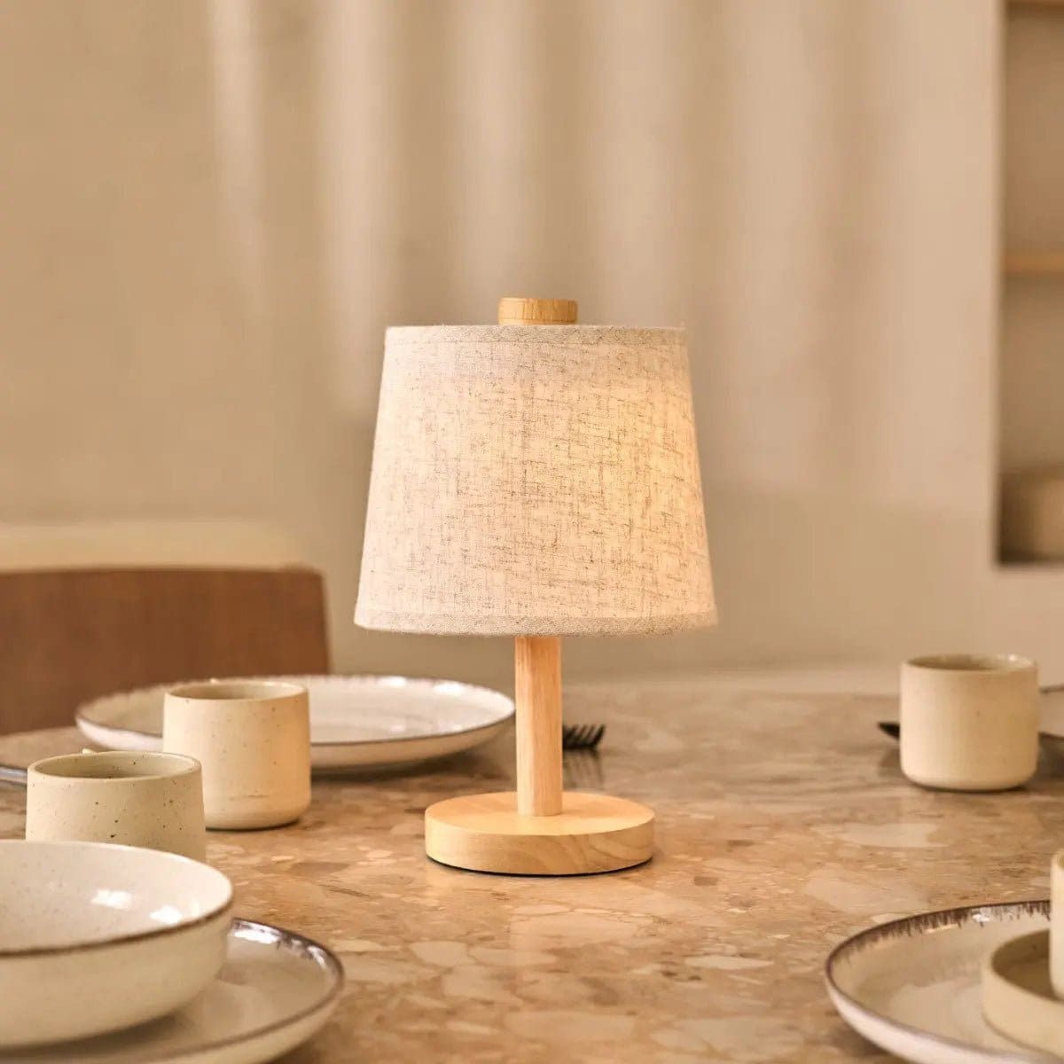 Lampe de table rechargeable en bois clair – Modèle Rover sans fil, création neuve