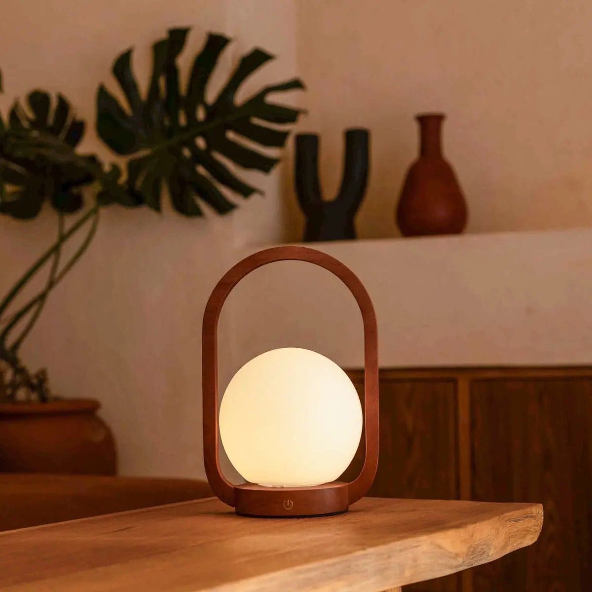 Lampe design Skye – Bois écologique et verre satiné, sans fil et neuve