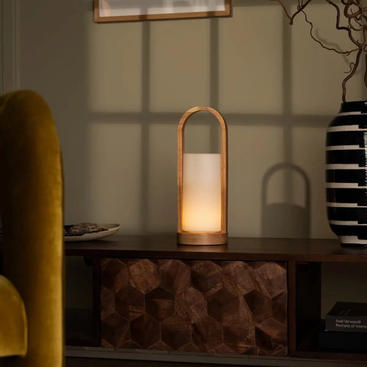 Lampe neuve en bois et verre givré – Modèle Evie, rechargeable et à intensité variable