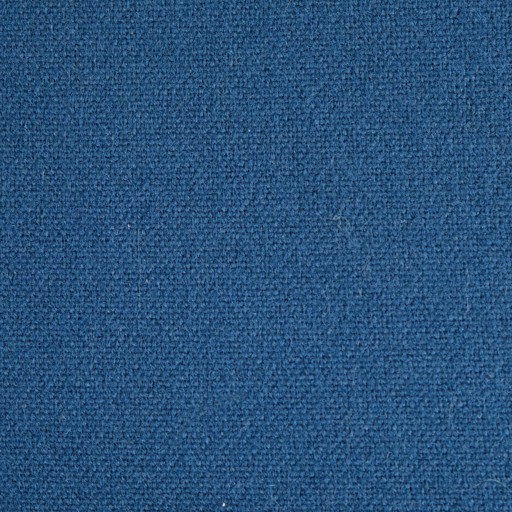 Pierre Paulin – Paire de fauteuils Concorde F780 avec table centrale, tissu bleu et métal laqué